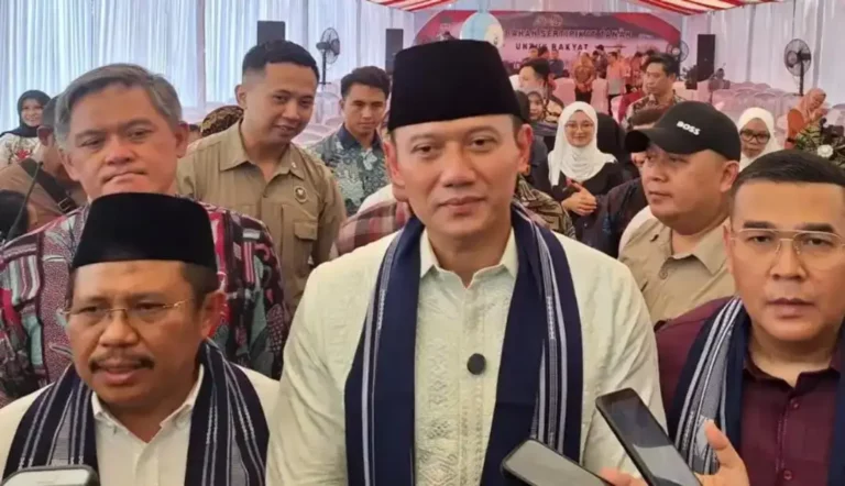 Menteri Koordinator Bidang Infrastruktur dan Pembangunan Kewilayahan, Agus Harimurti Yudhoyono (AHY), alokasikan dana Rp 8,9 miliar untuk jalan di Desa Banyu Urip, Lombok Barat.