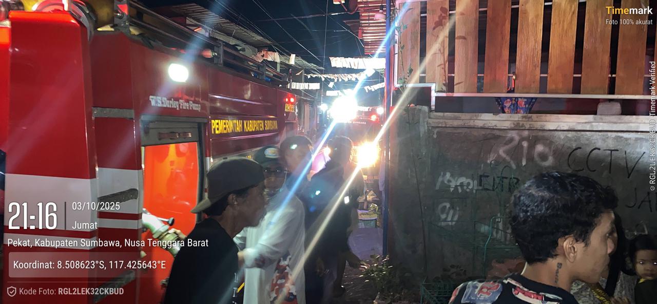 Kebakaran Melanda Karang Cemes: Satu unit rumah beserta Kios menjadi korban si Jago Merah!