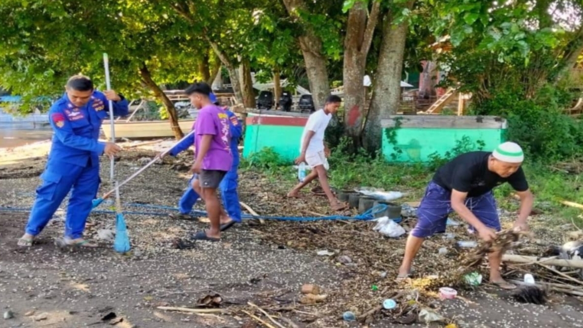 Kolaborasi Polri dan Masyarakat dalam Menjaga Keindahan Pesisir Sumbawa